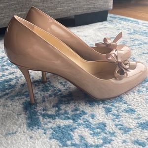 Christian Louboutin. Beige Heels. Size 9. (39) VINODO 85 PATENT. ♥️